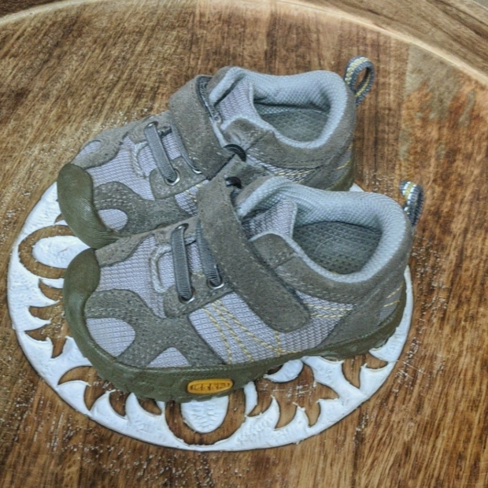 Toddler boy's Keen sz 5